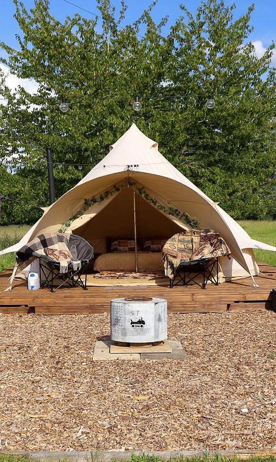 Glamping for 4 people, with view and garden as well as terrace in Hertfordshire