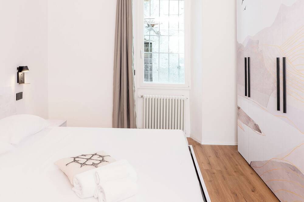 Ganze Wohnung, Dn Art Royale: Villa w/ Private Spa, Hot Tub & Stunning Lake Como View Terrace in Cazzanore (Blevio), Blevio