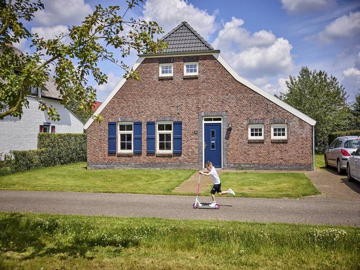 Villa voor 7 personen, with terras and tuin as well as zwembad in Leudal