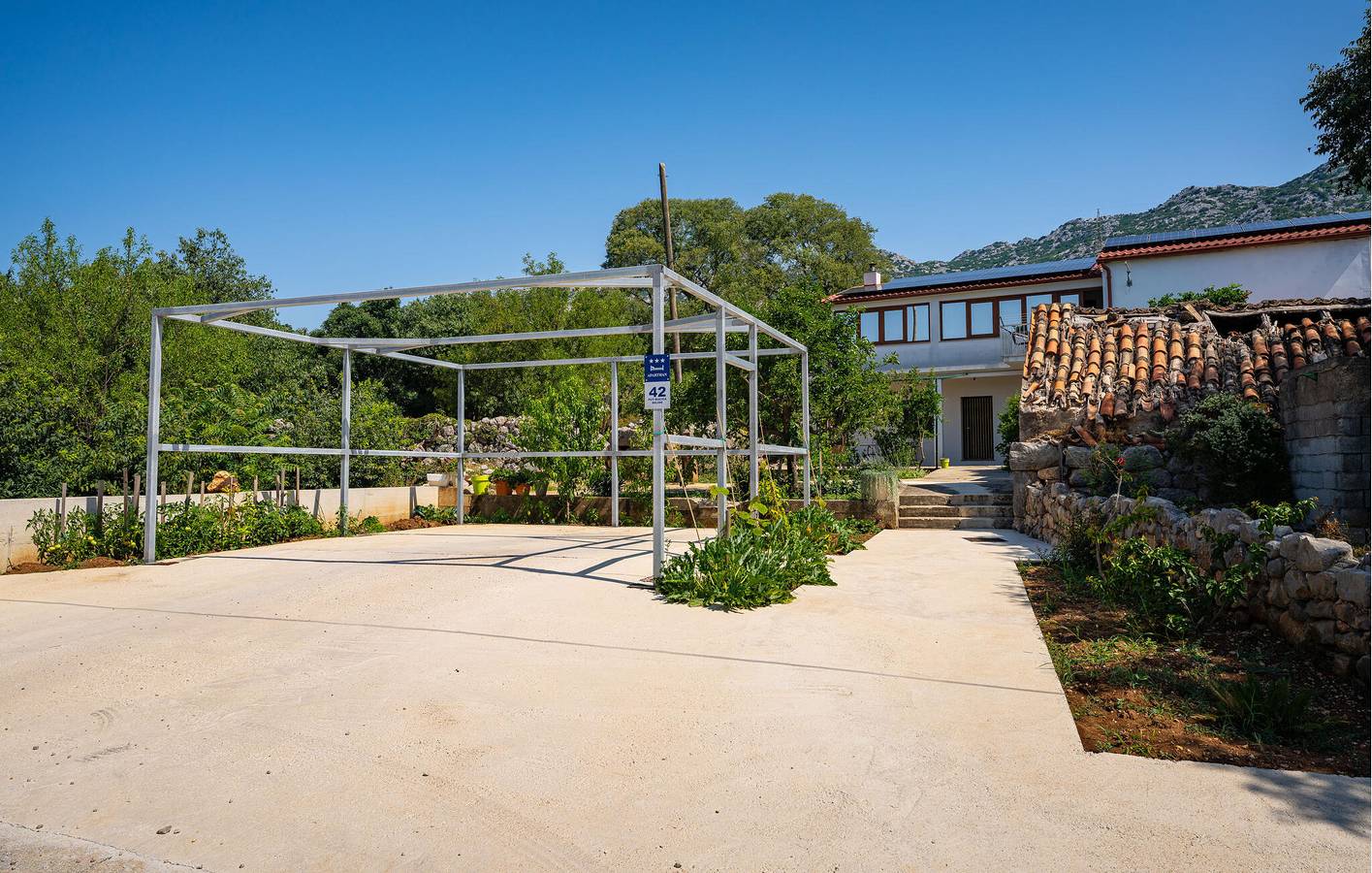 Ganze Ferienwohnung, Gemütliche 2-Zimmer-Wohnung mit WLAN und Terrasse, 1,5 km vom Strand von Pisak entfernt in Starigrad, Zadar