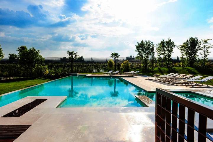 Agriturismo per 4 persone, con piscina e giardino nonché panorama a Sona