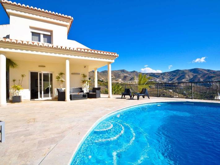 Ferienhaus für 9 Personen, mit Balkon und Meerblick sowie Terrasse und Pool in Velilla-Taramay