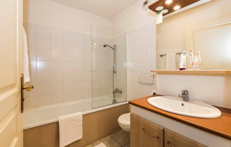 Gîte pour 5 personnes, avec Balcon et Terrasse ainsi que Piscine et Sauna dans Lac Léman (France) - 4