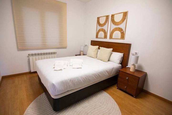 Appartement entier, Modern flat for Pyrenees Adventures - Free Parking in Sabiñánigo, Pyrénées Aragonaises
