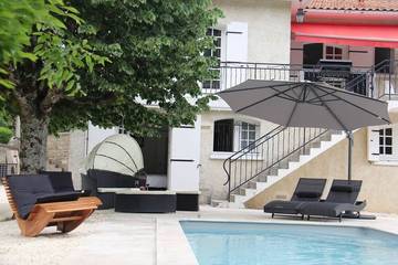 Cottage pour 13 personnes, avec jardin et jacuzzi à Boutiers-Saint-Trojan