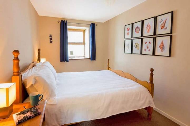 Beautiful 19th Century Seaside Cottage with hot tub and river views in Cemaes, Isle of Anglesey