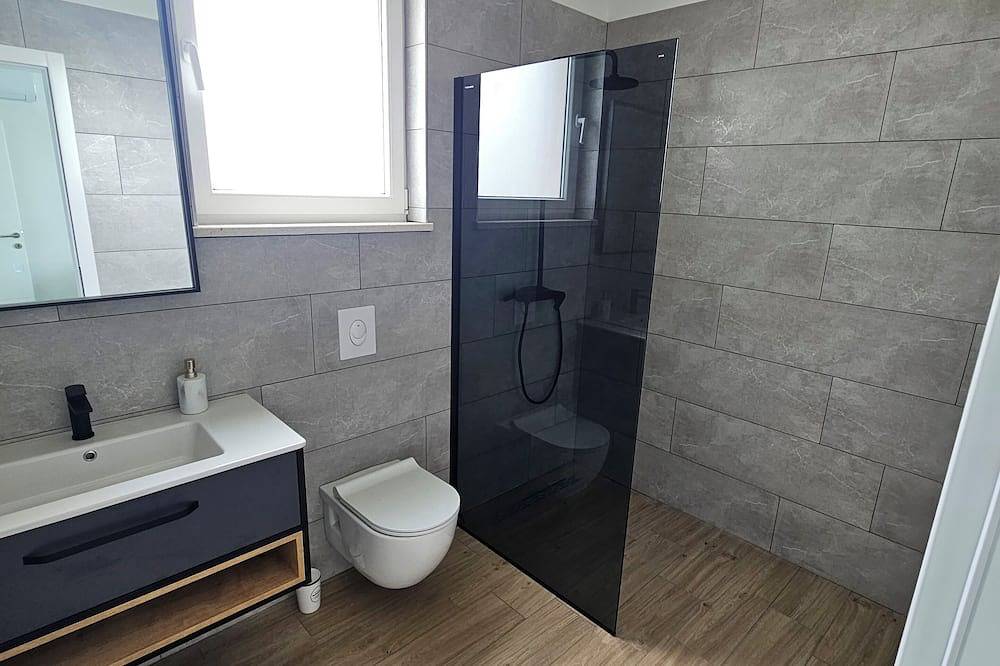 Brand new Villa with pool located just 5 minutes walk from beach. in Blace, Dubrovnik-Neretva