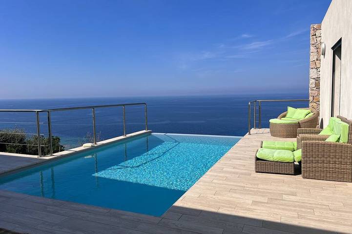 Location de vacances pour 8 personnes, avec jardin et terrasse à Occhiatana