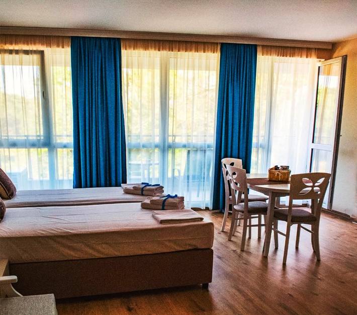 Apartahotel para 3 personas, con piscina para niños además de jardín y piscina en Bulgaria