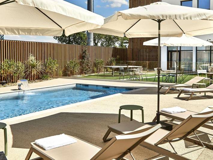 Hôtel pour 3 personnes, avec Terrasse et Piscine à Mouilleron-le-Captif - 2