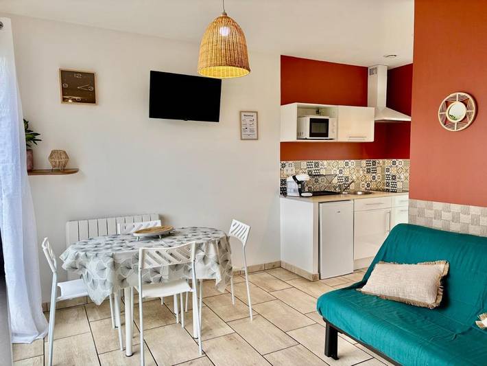 Appartement de vacances pour 4 personnes, avec terrasse et piscine, animaux acceptés