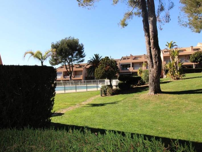 Gîte pour 4 personnes, avec piscine, adapté aux familles dans Plage de La Garonne