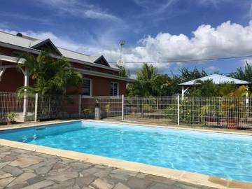 Gîte pour 2 personnes, avec jardin et piscine à Lamentin (Guadeloupe)