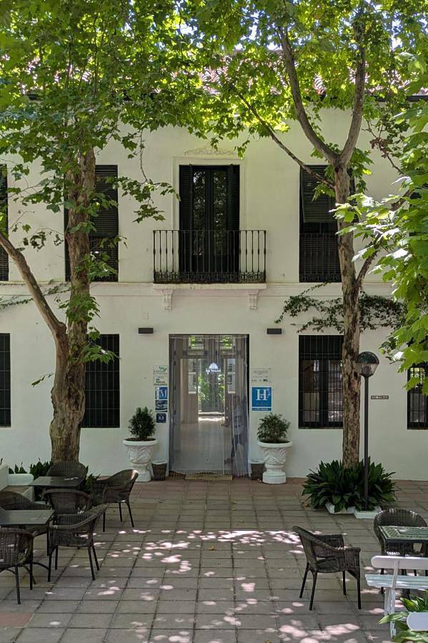 Hotel para 2 personas, con piscina además de vistas y jardín - 1