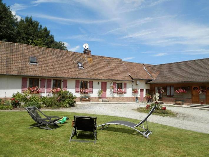 Chambre d’hôte pour 3 personnes, avec Terrasse ainsi que Jardin et Vue à Fruges