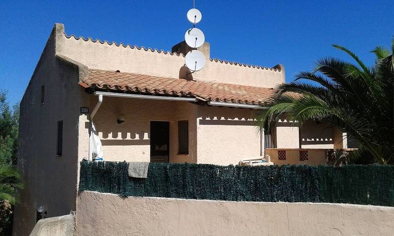 Gîte pour 4 personnes, avec terrasse ainsi que jardin et piscine, animaux acceptés