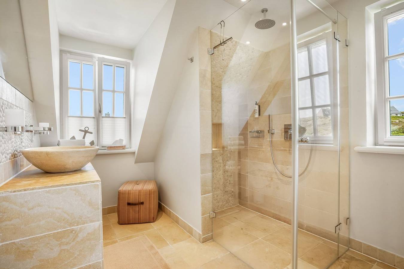 Modernes Ferienhaus mit 3 Schlafzimmern mit Terrasse, Strandkorb und Kamin in Hörnum, Sylt