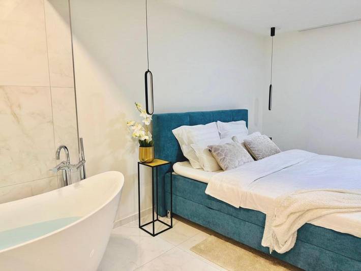 Ferienwohnung für 8 Personen, mit Balkon und Terrasse sowie Garten und Ausblick