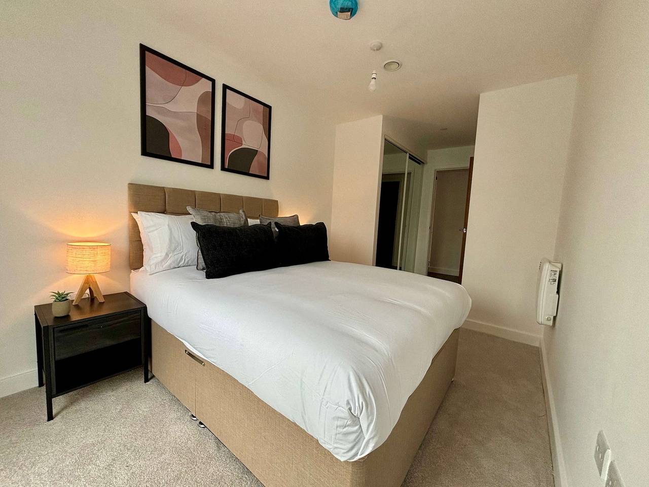 Entire apartment, 2Br Bracknell Apt Near Ascot Racecourse | Wifi in Bracknell, Berkshire