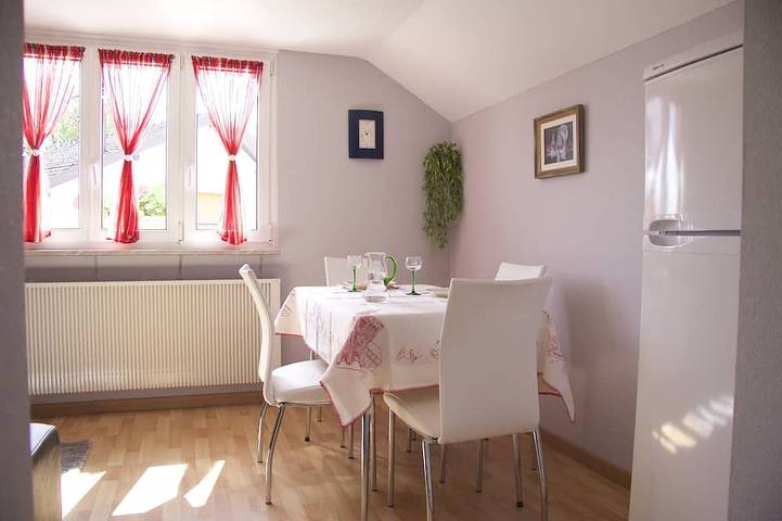 Location de vacances pour 4 personnes, avec balcon et jardin à Lembach