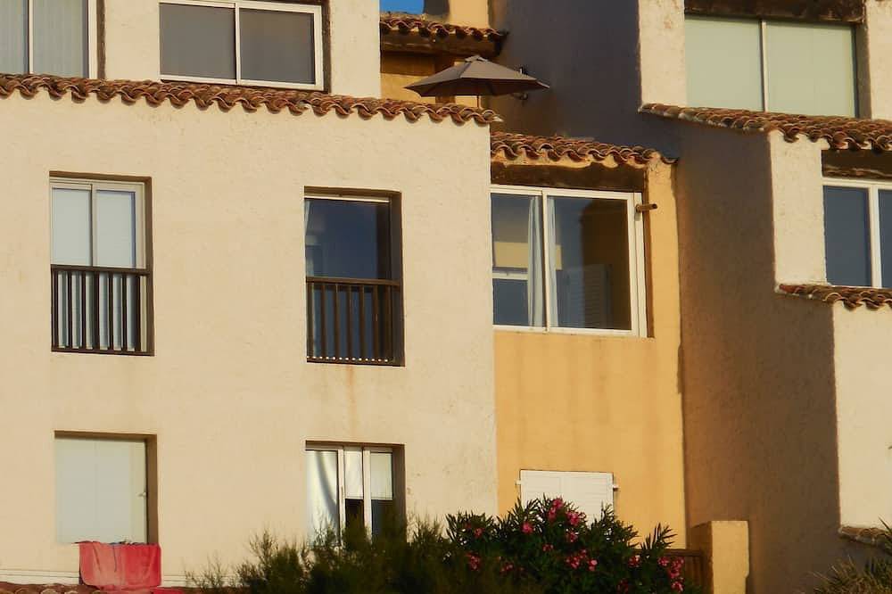 Apartamento entero, Logement en Copropriété Avec Terrasse Face à la Plage in Le Brusc, Six-Fours-les-Plages