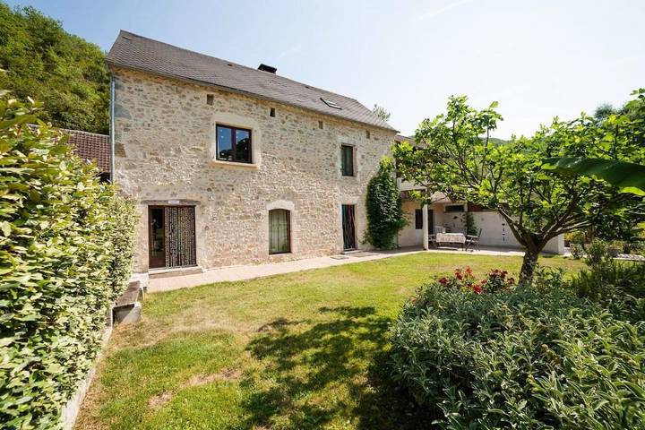 Location de vacances pour 4 personnes, avec jardin ainsi que vue et piscine à Lachapelle-Auzac - 2