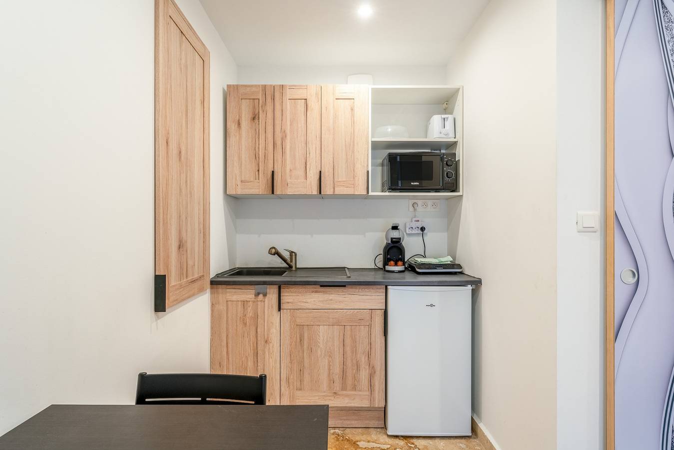 Estudio entero, Estudio 'Canto Cigalo Rdc 1' con Wi-Fi y aire acondicionado in Robion, Parque natural regional del Luberon