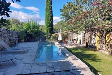 Gîte pour 8 personnes, avec jardin à Ferrières-les-Verreries