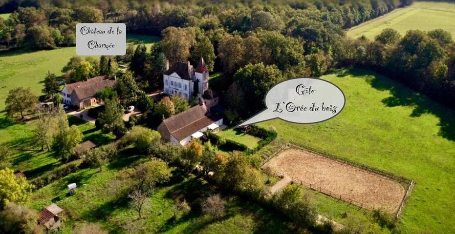 Location de vacances pour 6 personnes, avec terrasse, animaux acceptés dans La Charmee