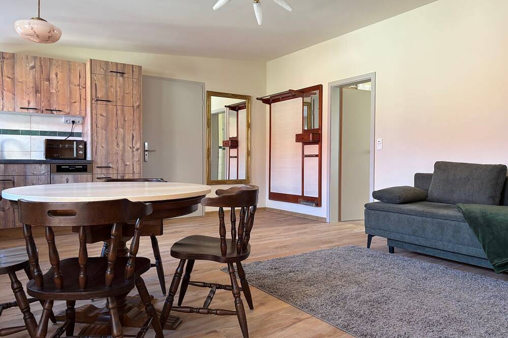 Ganze Wohnung, Stilvolle 50er-Jahre-Ferienwohnung Stadtblick in Fladungen, Rhön-Bayern