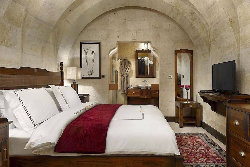 Cappadocia Cave Escape – Historic Hideaway with Modern Comforts! in Mustafapaşa, Parc National de Göreme