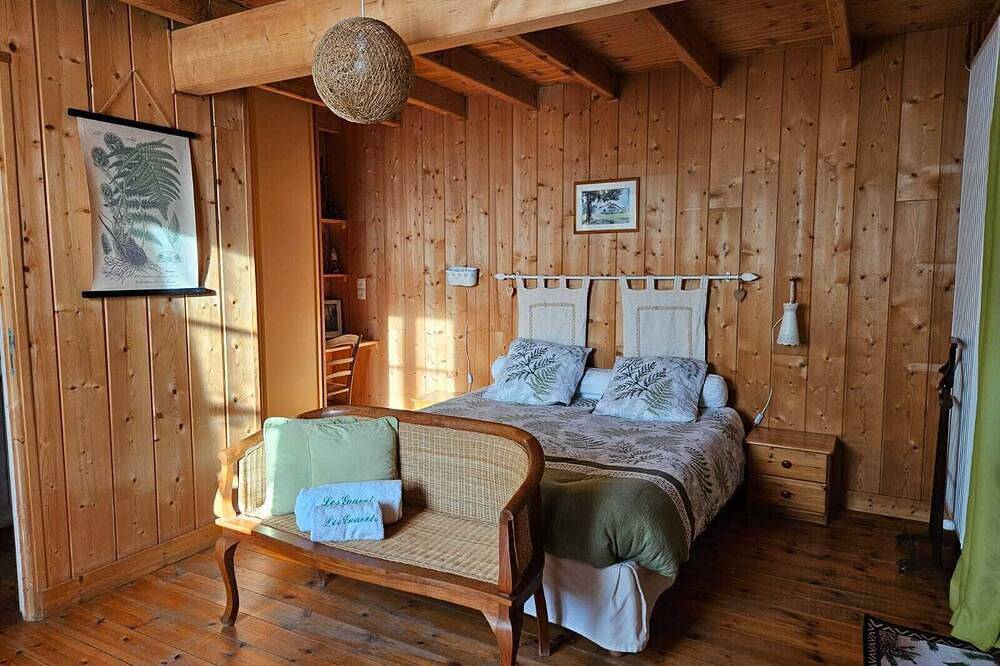 Landes\" guest room with private Nordic bath in Sigalens, Langon en omgeving