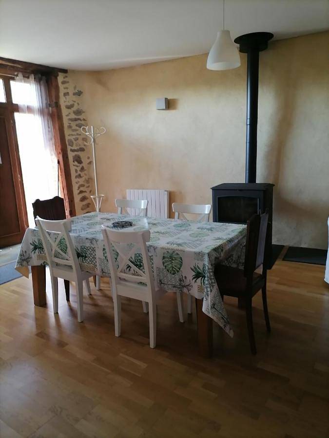 Appartement entier, Apartment in Anglards-de-Saint-Flour, Région de Saint-Flour