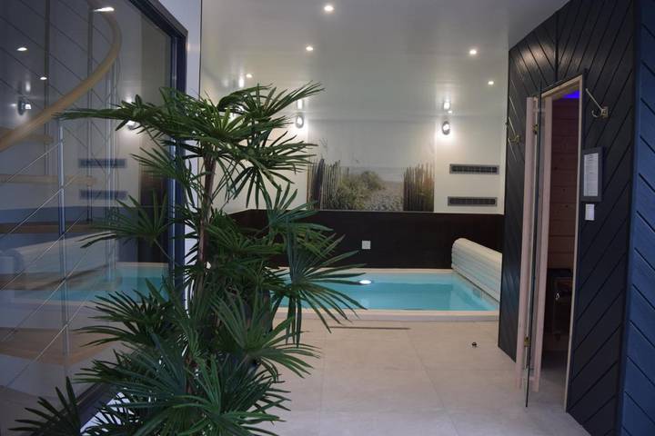 Location de vacances pour 2 personnes, avec sauna ainsi que jardin et jacuzzi dans Plage Du Billou Santec - 2