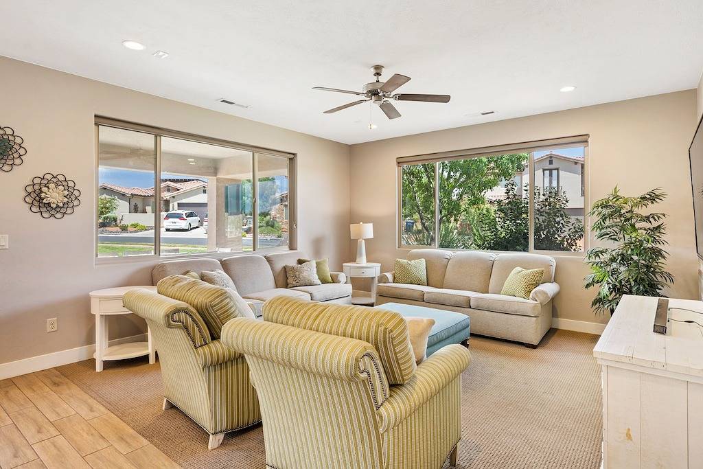 Eine Sichtweise - Beenden Sie Unit mit Private Hot Tub! 4 Schlafzimmer / 5 Bäder / 12 Personen in Santa Clara (UT), Zion Nationalpark