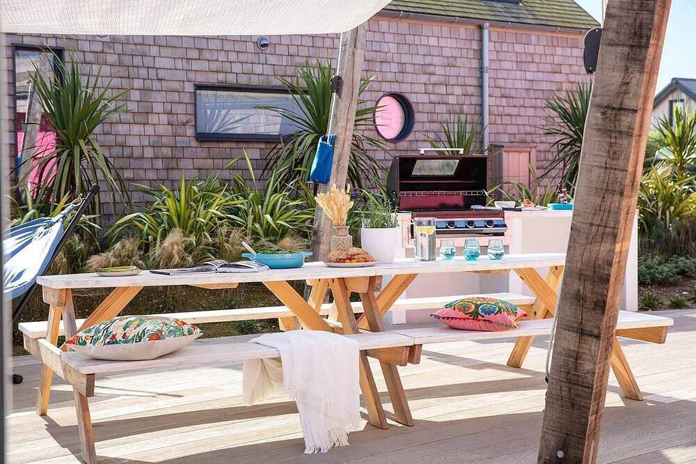 Private Hot Tub & Sauna, Walk to Beach, Ample Parking in Gwithian, Cornwall