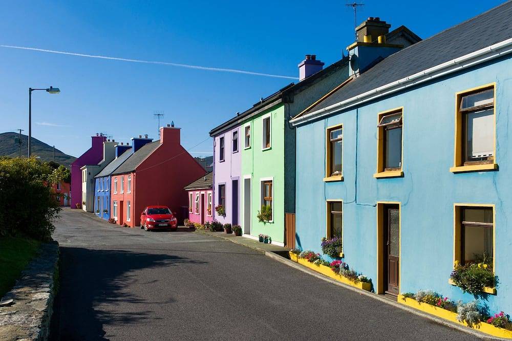 Stunning Sea views 3 bed bungalow - 5 mins from beach! in County Cork