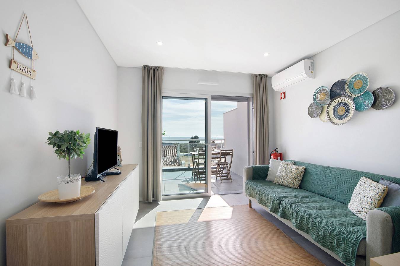 Geheel appartement, Appartement 'Areias 2 Beach House' met Balkon, Wi-Fi en Airconditioning in Monte Gordo, Faro District