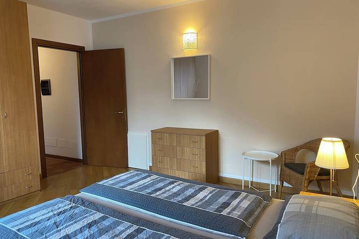 Ganze Wohnung, Casa Elena, bis 4 Personen, großer sonniger Balkon, ca. 300m zum See/ Strand in Idro, Gardasee-Berge