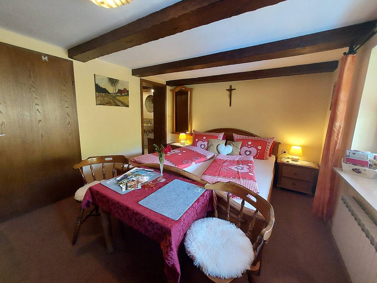 Ganze Wohnung, Ferienwohnung 'Schwalbennest' mit Gemeinschaftsgarten und Wi-Fi in Zell am Harmersbach, Mittlerer Schwarzwald