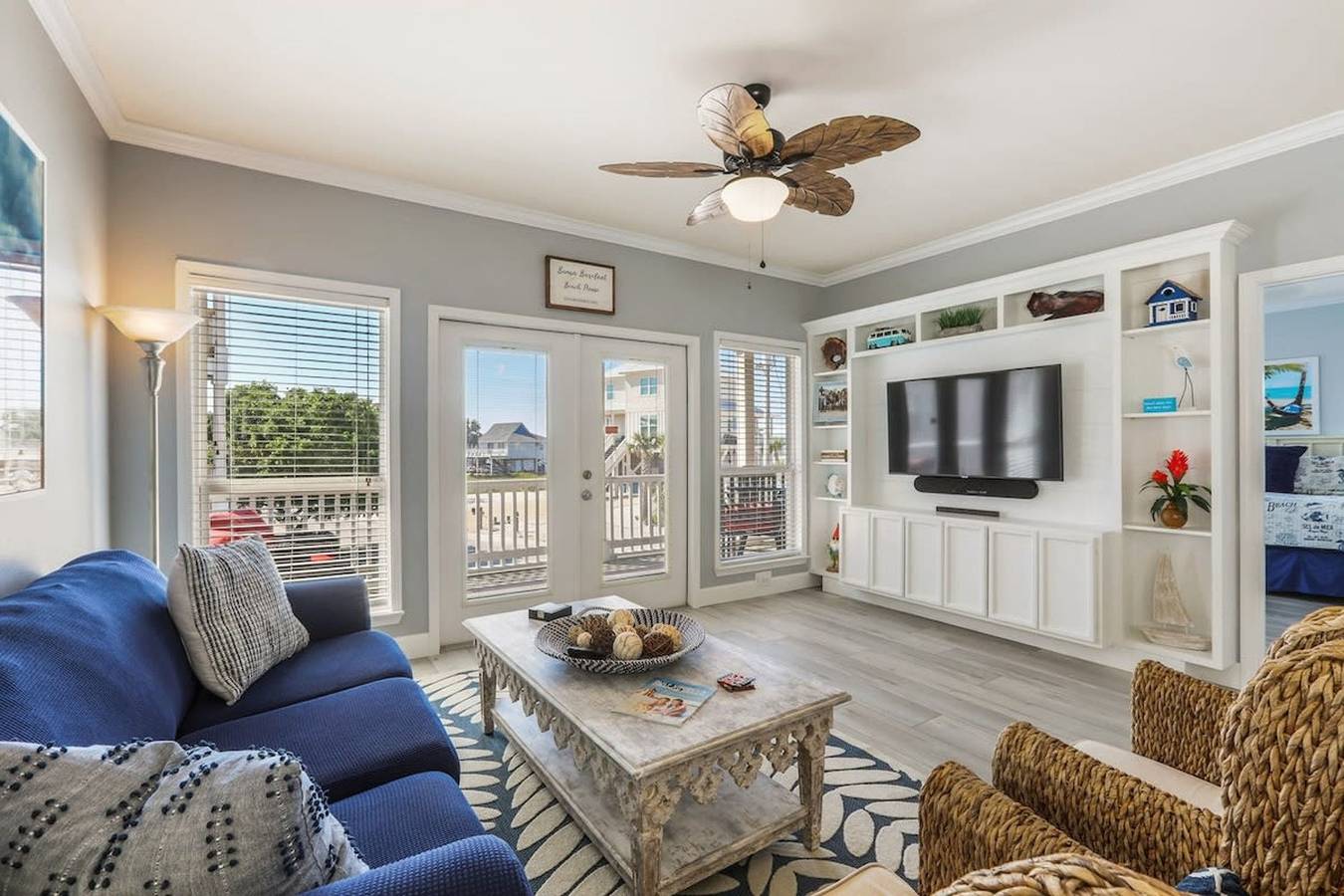 Entire apartment, Bama Barefoot Beach House- near beach pool in Gulf Shores, Mobile Bay