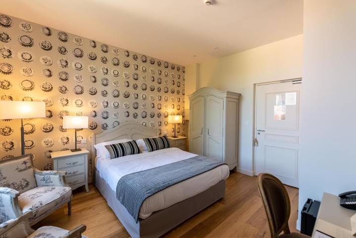 Hôtel pour 3 personnes, avec vue et jardin, animaux acceptés dans Maubec (Isère) - 3