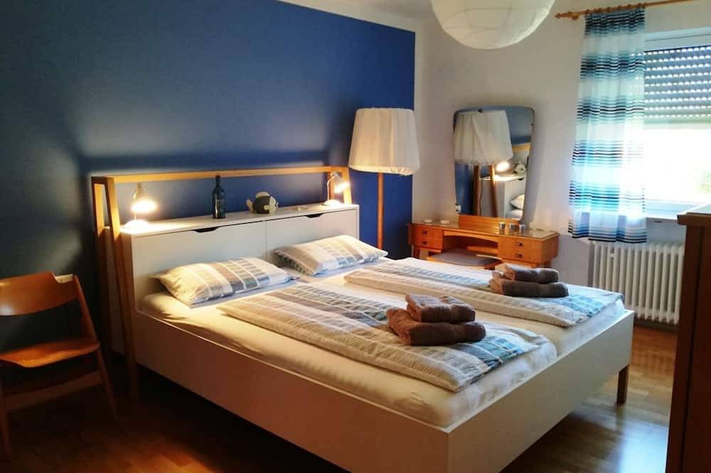 Ganze Wohnung, Großzügiges 4-Sterne Ferienhaus mit moderner Ausstattung in direkter Flusslage -perfekt für einen Besuch im Legoland in Gundelfingen a.d.Donau, Bayerisch Schwaben