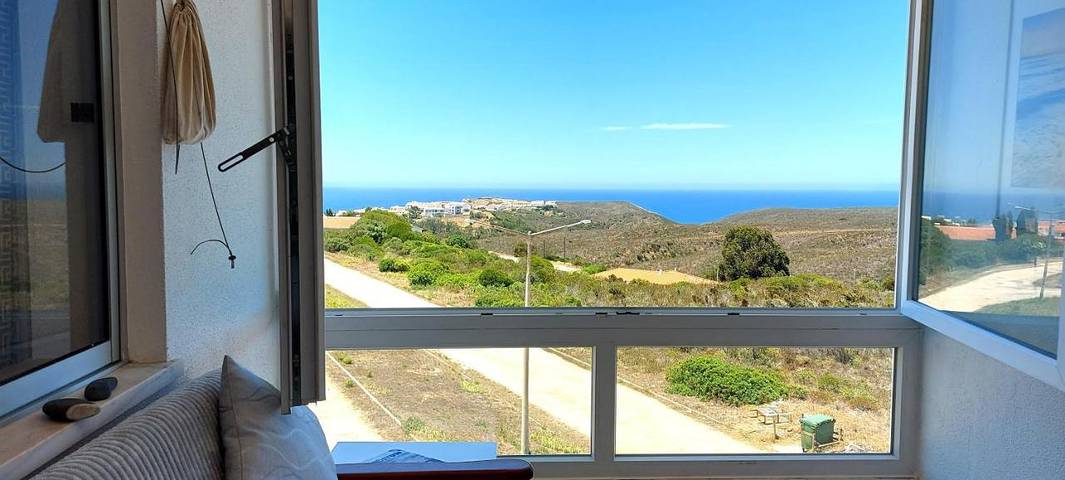 Ferienwohnung für 6 Personen, mit Balkon und Terrasse sowie Ausblick in Arrifana