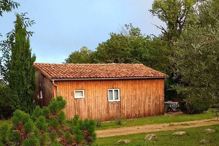 Appartement entier, Papillon Gite Dans Une Propriete De 2 Hectares in Saint-Antonin-Noble-Val, Quercy