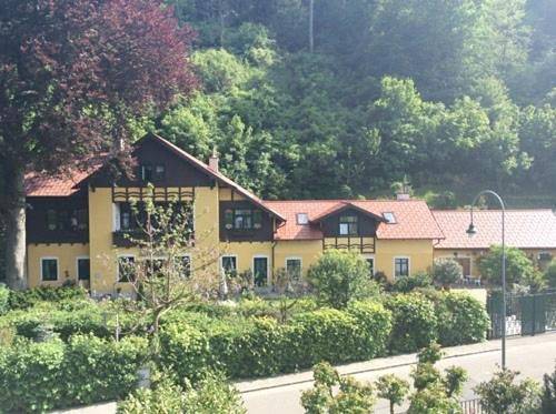 Ferienwohnung für 2 Personen, mit Terrasse und Garten sowie Ausblick in Klosterneuburg