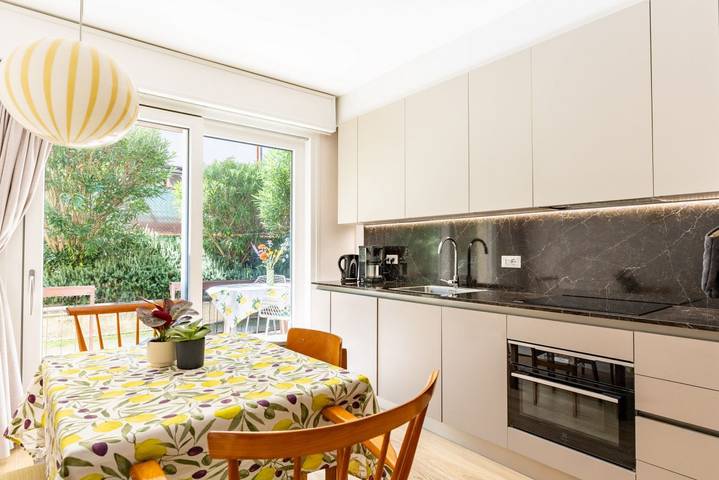Entire apartment, GuestHost - Comfy Apartment Bardolino Garda Lake in Bardolino, Garda Mountains