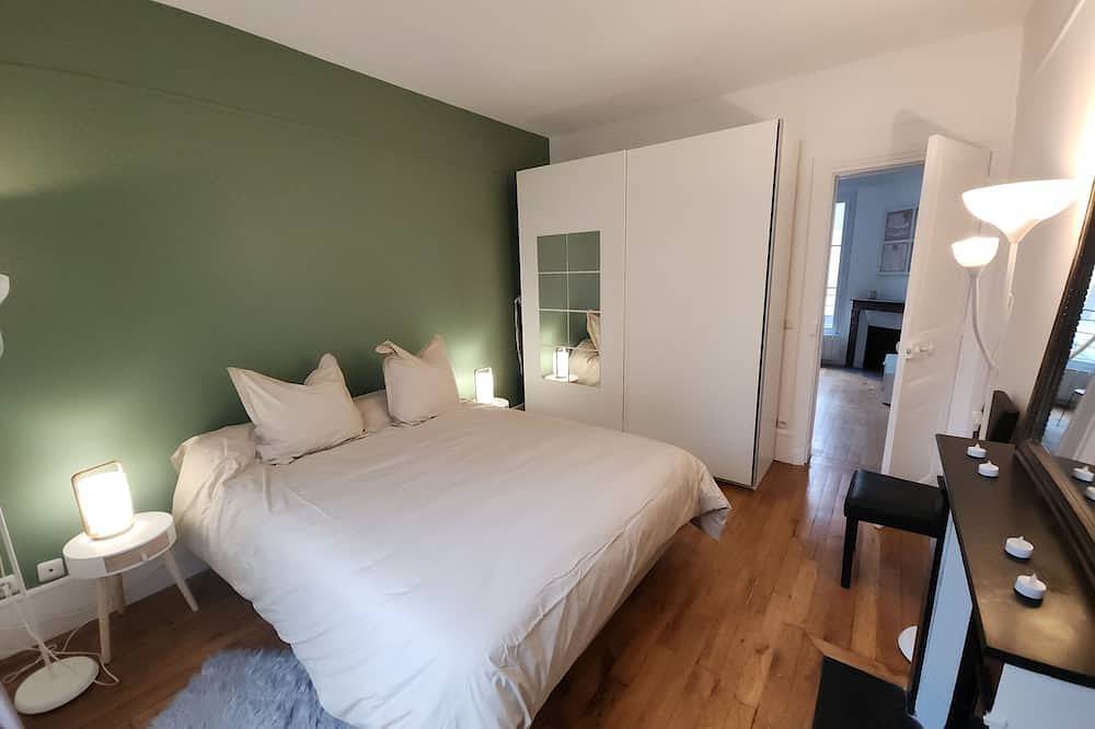 Entire apartment, Apparently cosy 2-room apartment, central location in La Garenne-Colombes, Hauts-de-Seine