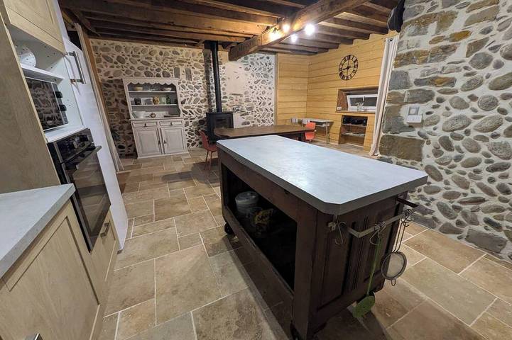 Gîte pour 4 personnes, avec jardin à Précilhon - 3