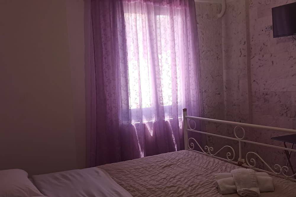 Geheel appartement, In Vari of Syros, 50 meters from the beach, Furnished house, in Vari (Syros), Syros